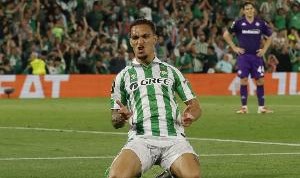 罗马诺：贝蒂斯仍有信心完成安东尼交易，正在等待曼联同意