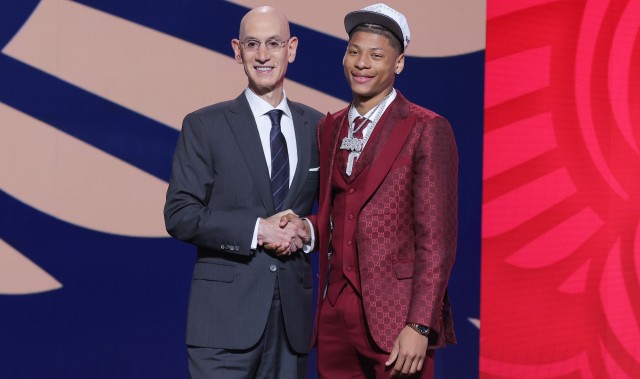 理想情况下十年后职业生涯能发展成怎样？费尔斯：历史前2控卫