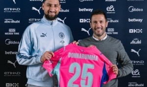 门将强援！曼城社媒晒多纳鲁马亮相照片：他来了